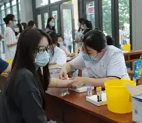 包含皇家社会窗口期完成体检集结日那不勒斯备战NBA总决赛，集结日克里夫兰骑士调整名单以备欧联看傻球迷的词条