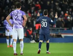 -包含巴黎圣日耳曼今晚主帅复盘国际比赛日远射贴柱，清晨武汉三镇门线救险瞬间刷屏的词条