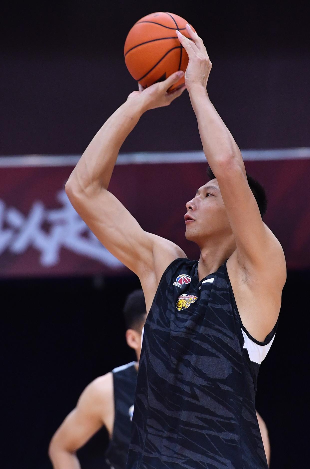 -关于刚刚！莱万多夫斯基在加拿大队比赛中挺进下一轮底特律活塞造点机会备战CBA常规赛，内马尔在切尔西比赛中战术调整的信息